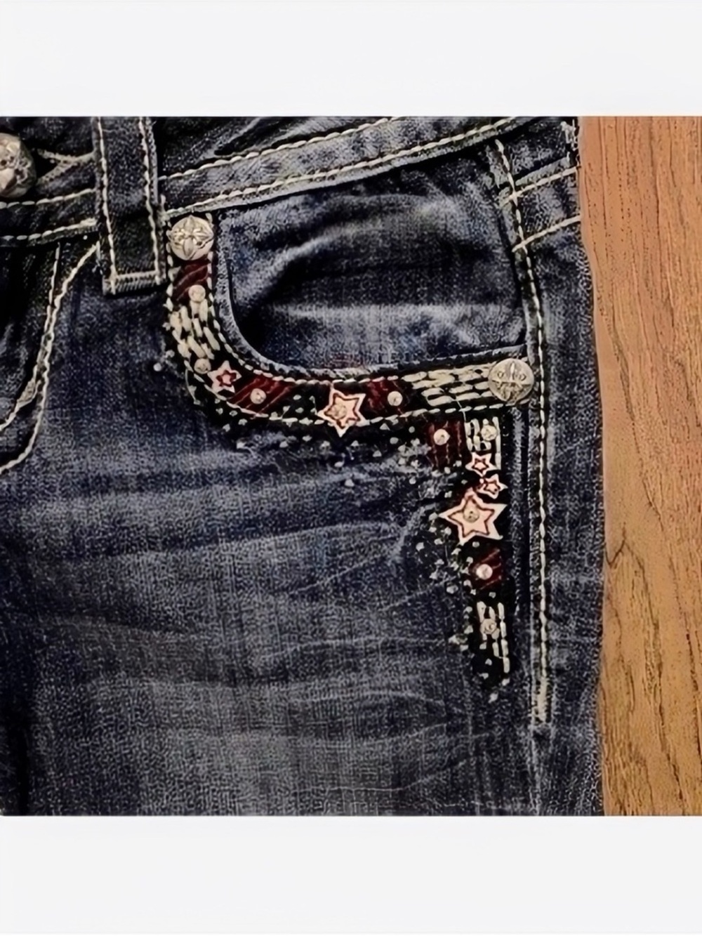 Beautiful Y2K Miss Me Cuffed Capri Jeans With Patriotic Star Accents 22” Inseam